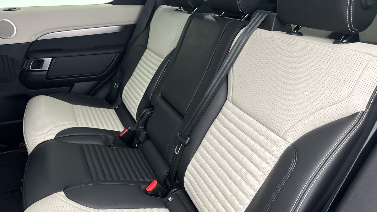 Land Rover Discovery Image 8