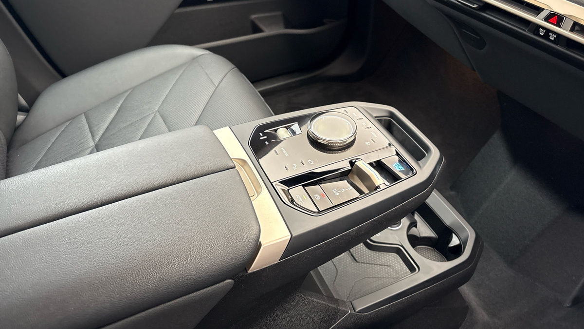 BMW iX Image 18