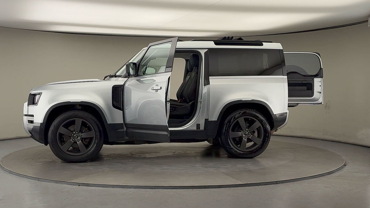 More views of Land Rover Defender 90