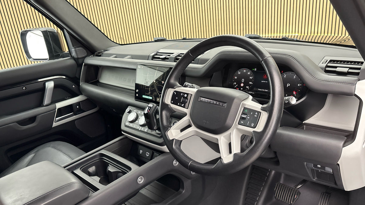 Land Rover Defender 110 Image 5