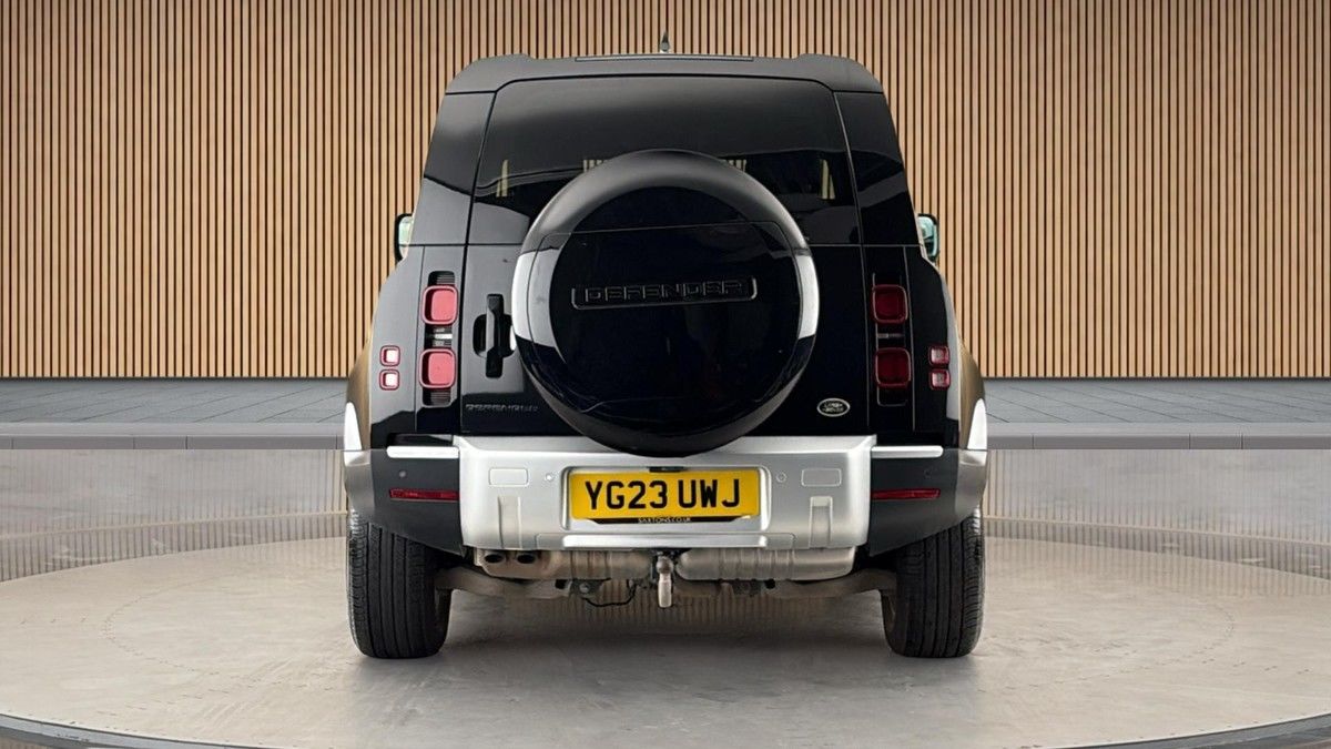 Land Rover Defender 90 Image 4