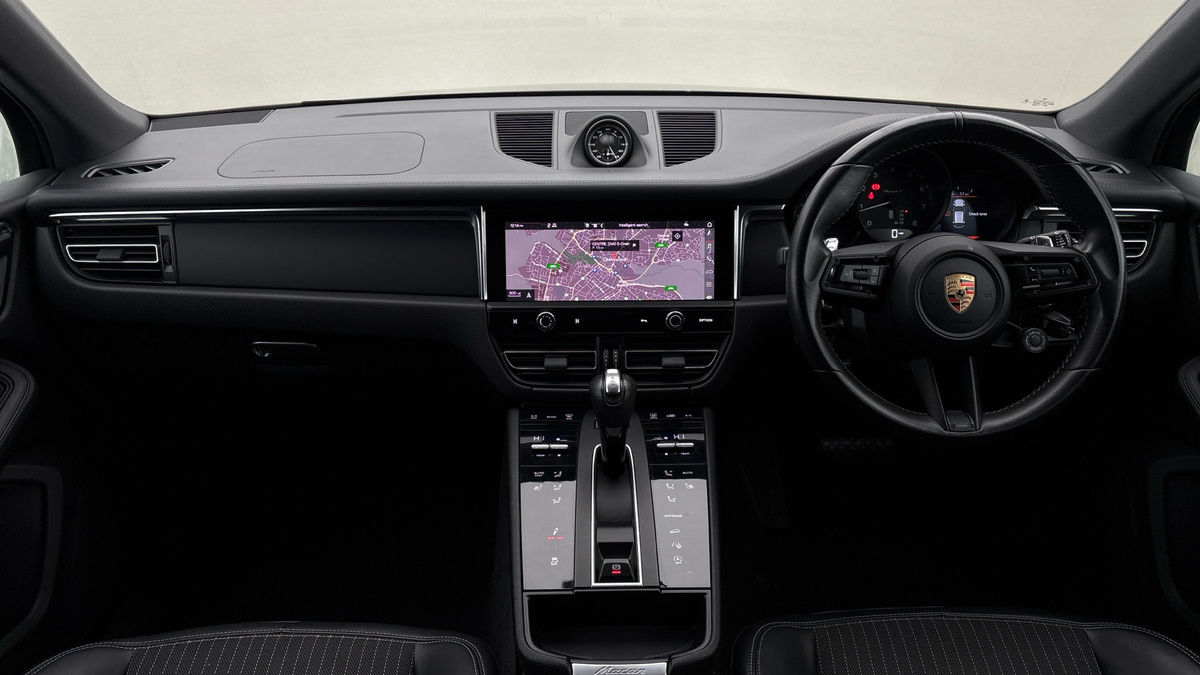 Porsche Macan Image 12