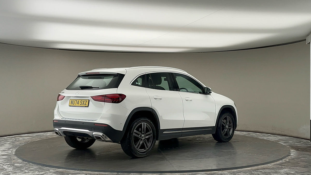 Mercedes-Benz GLA Image 21