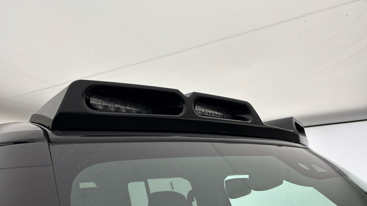 Land Rover Defender 110 Image 26