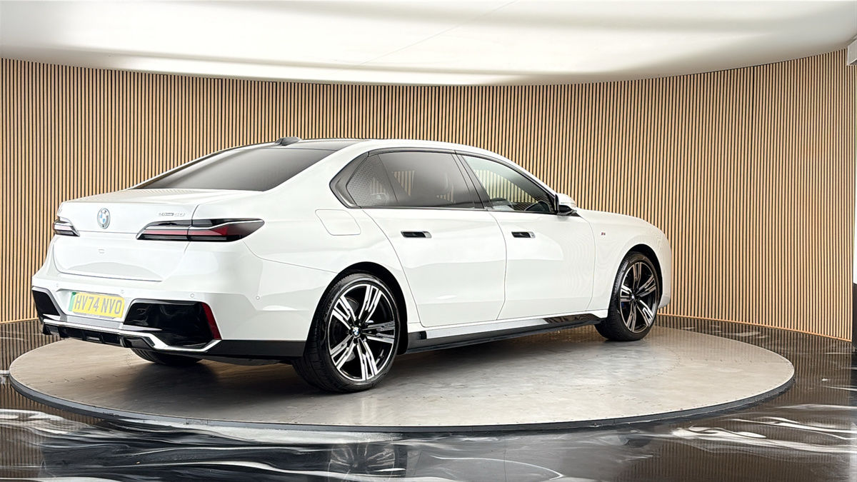 More views of BMW i7