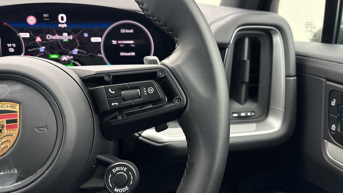 Porsche Cayenne Image 14