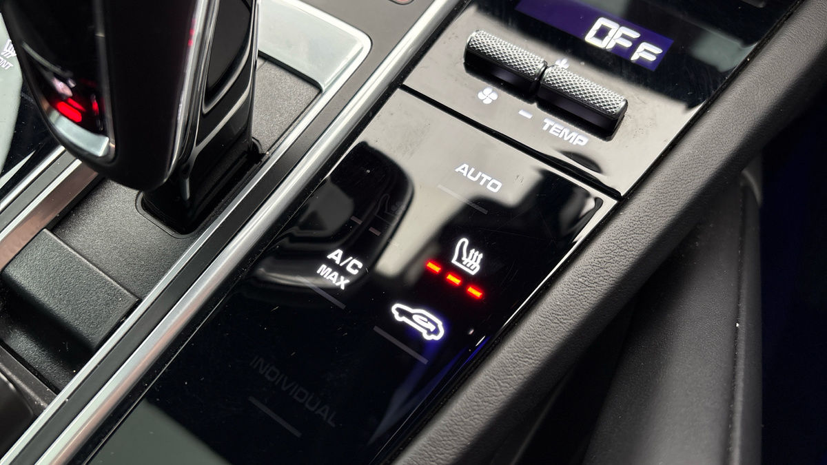 Porsche Cayenne Image 26