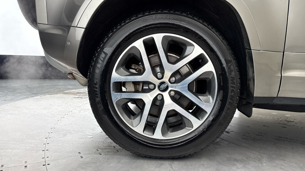 Land Rover Defender 90 Image 10