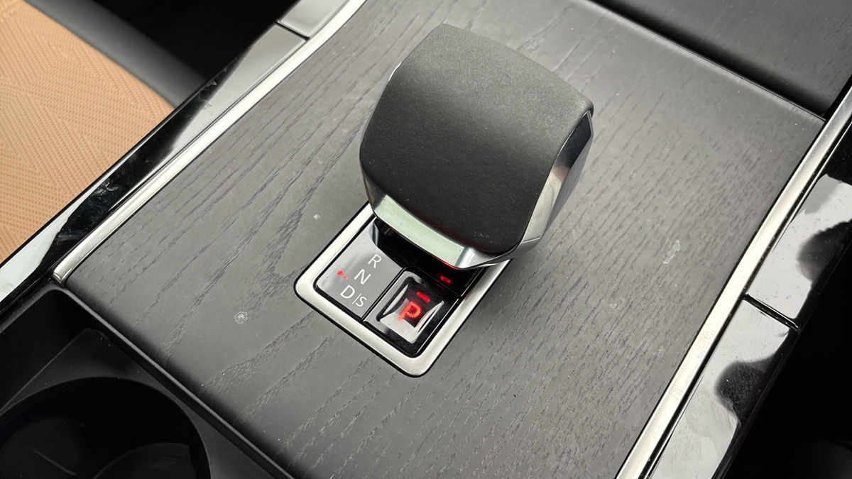 Land Rover Range Rover Velar Image 25