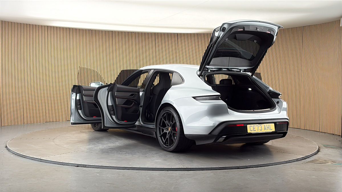 Porsche Taycan Image 23