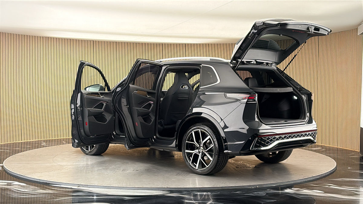 More views of Volkswagen Tiguan