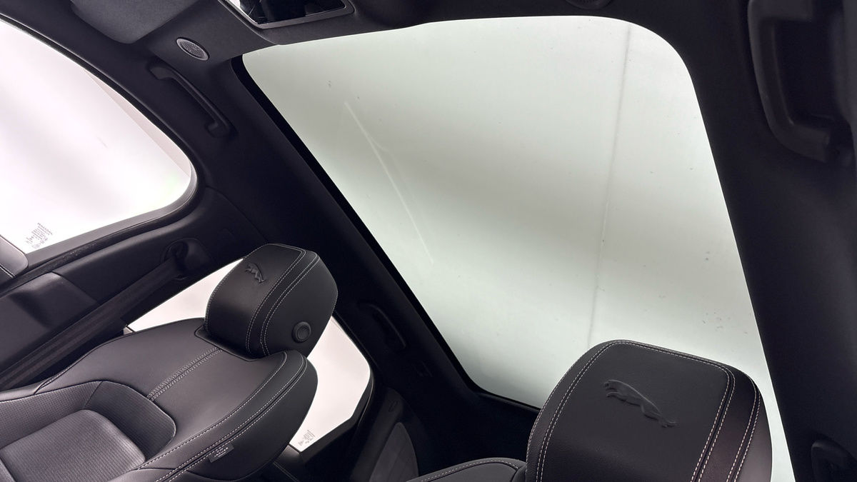 Jaguar F-PACE Image 6