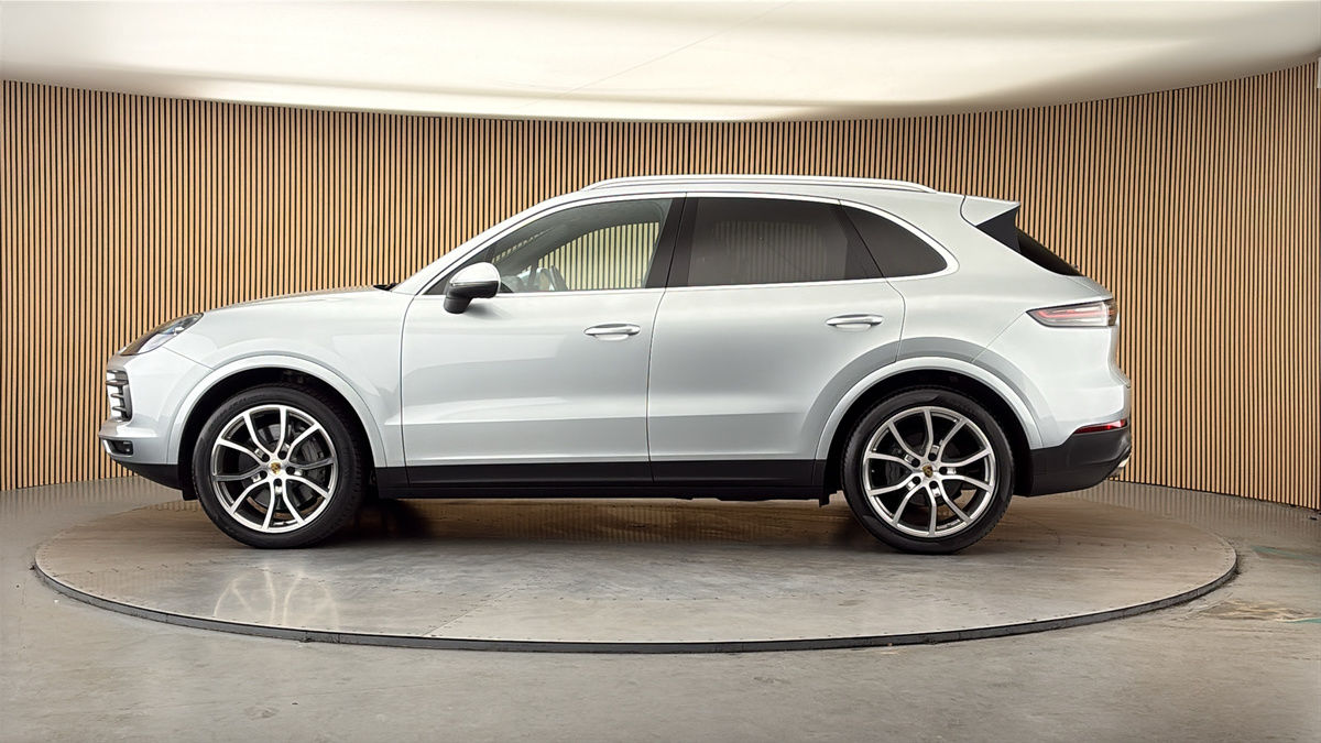 Porsche Cayenne Image 15