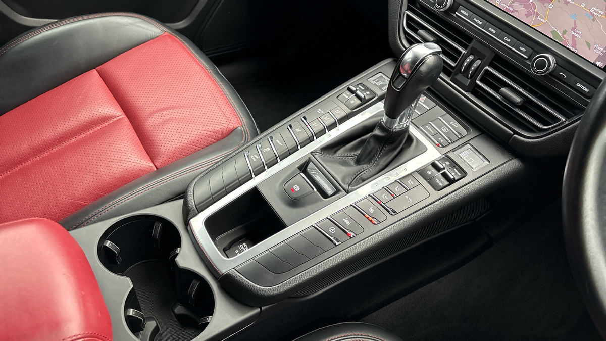 Porsche Macan Image 18