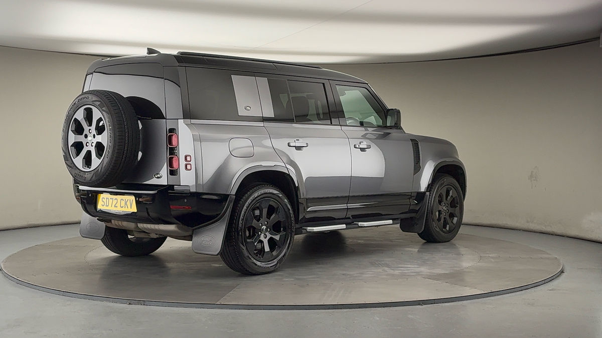 Land Rover Defender 110 Image 21