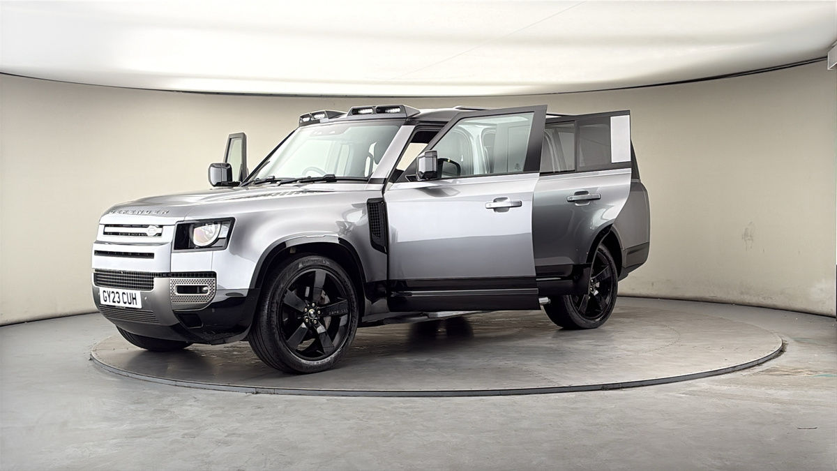 Land Rover Defender 130 Image 22