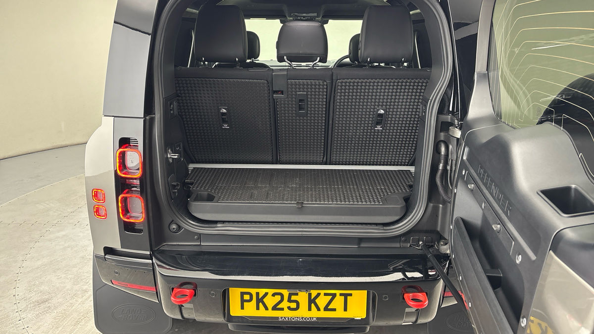 Land Rover Defender 90 Image 11