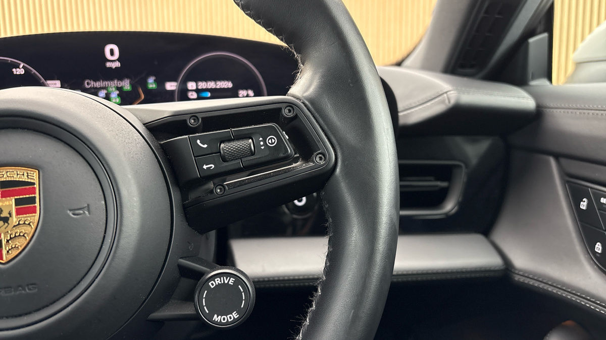 Porsche Taycan Image 14