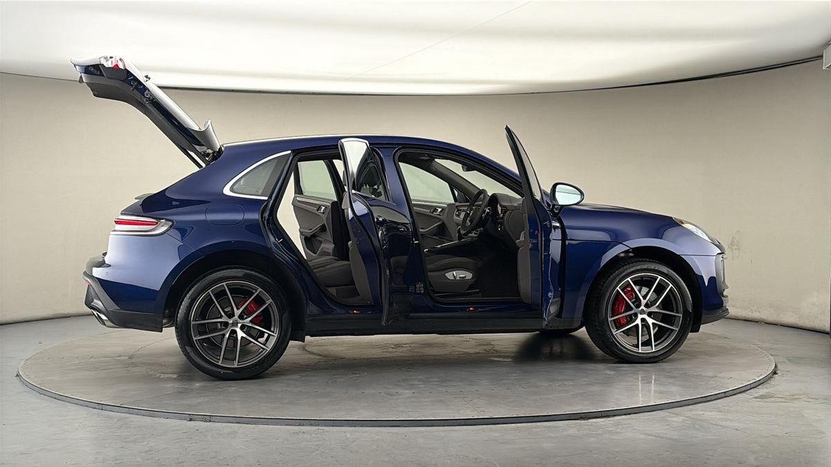 More views of Porsche Macan