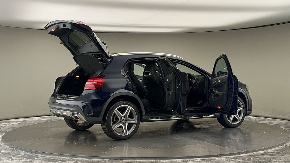 More views of Mercedes-Benz GLA