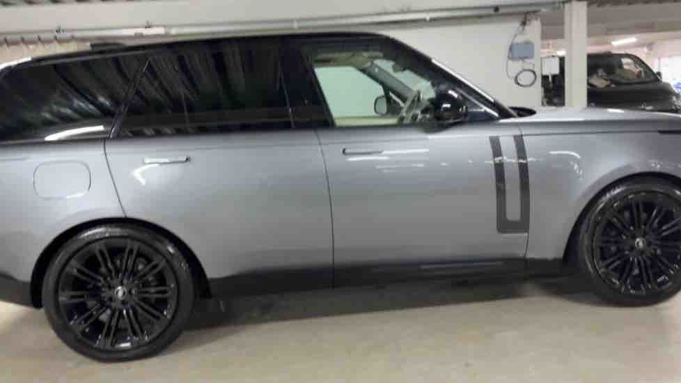 More views of Land Rover Range Rover