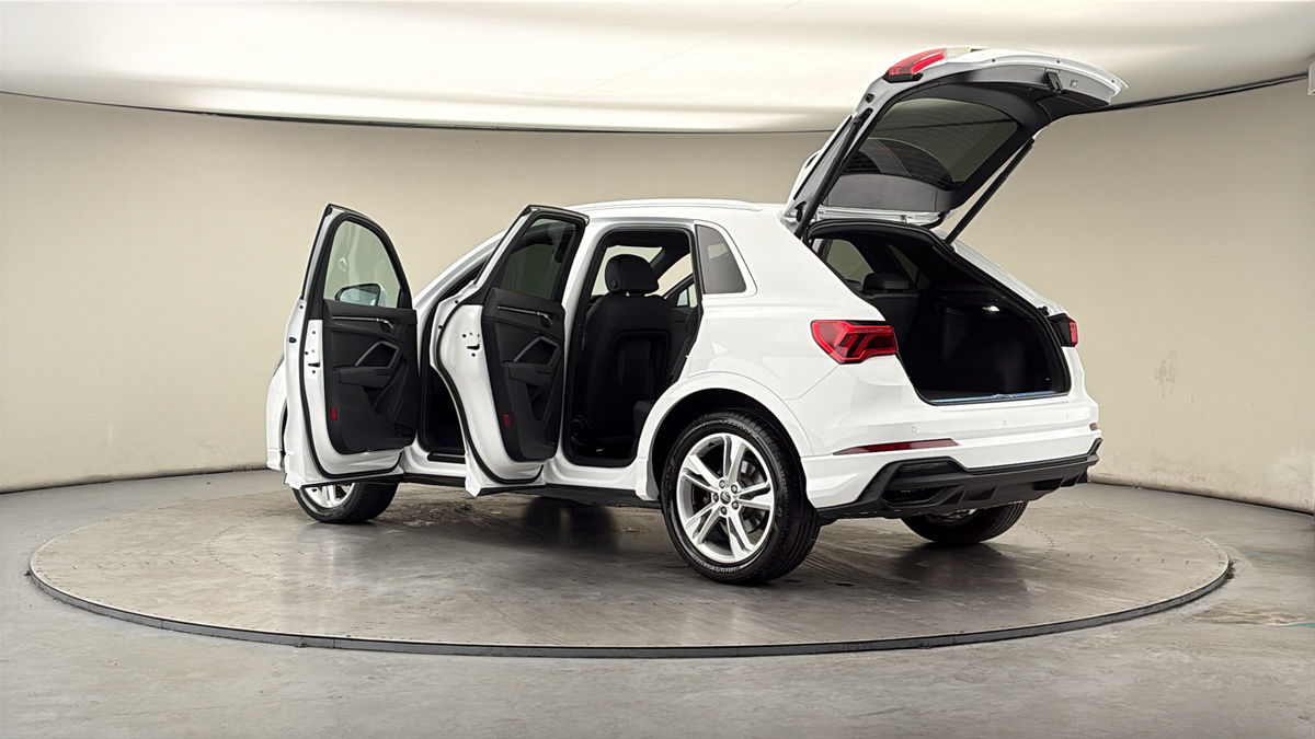 More views of Audi Q3