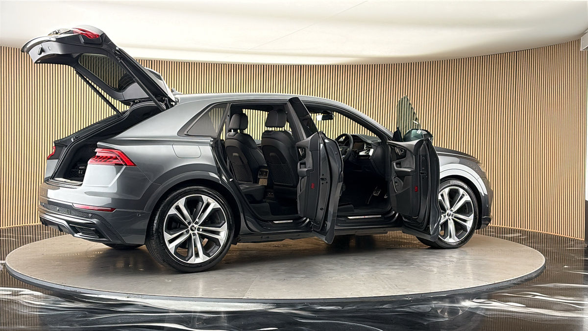 More views of Audi Q8