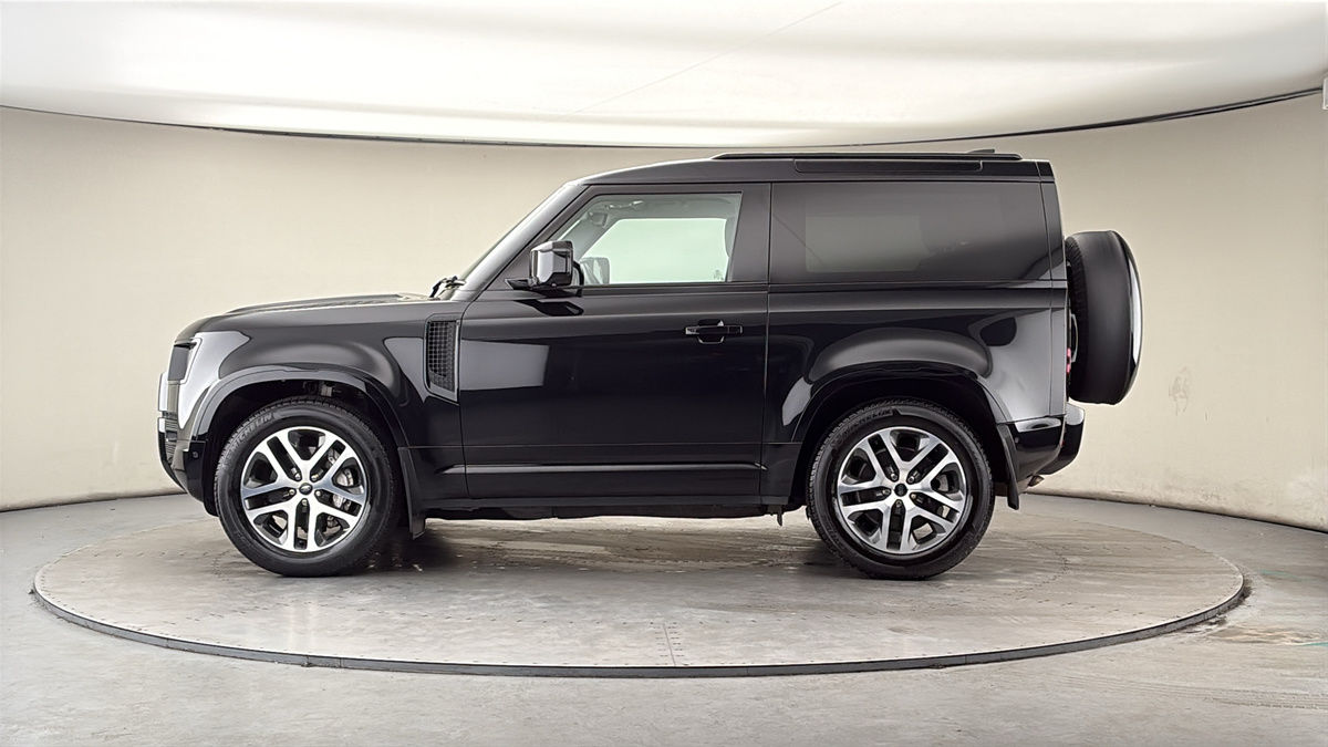 Land Rover Defender 90 Image 15