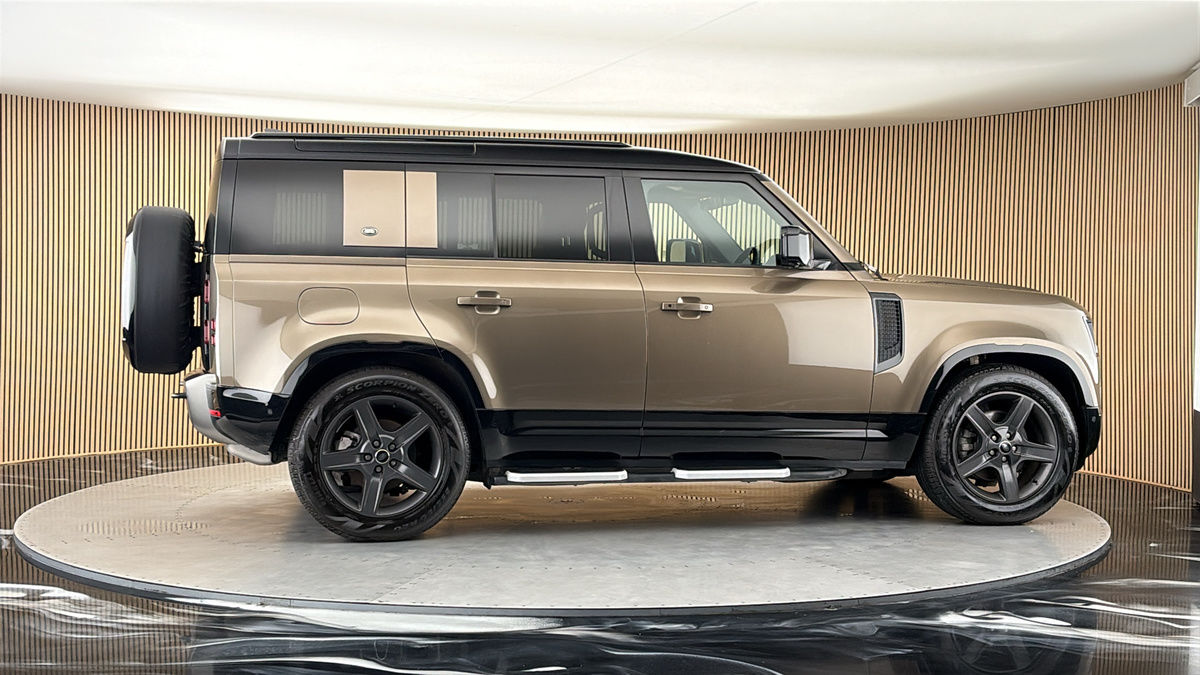 More views of Land Rover Defender 110