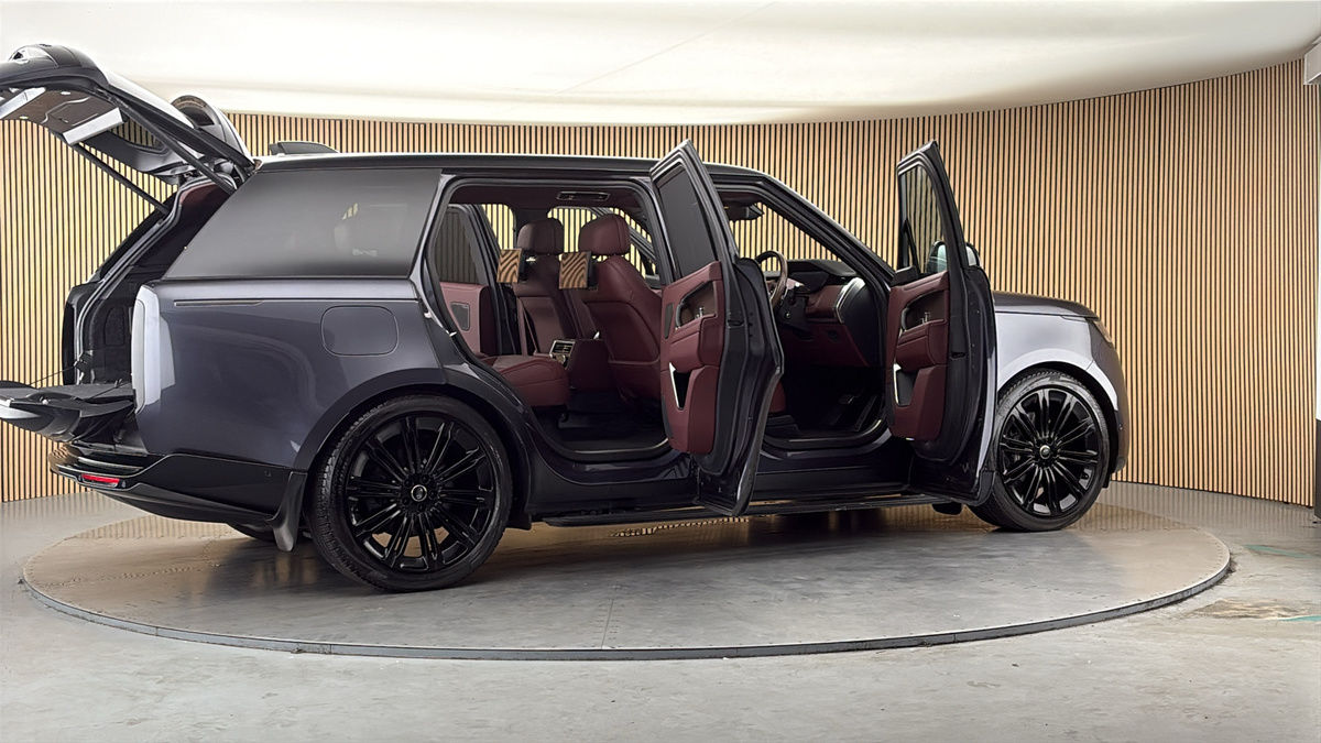 More views of Land Rover Range Rover