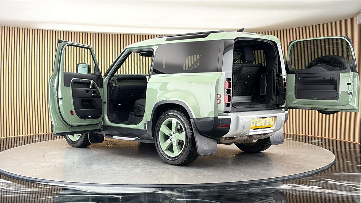 More views of Land Rover Defender 90