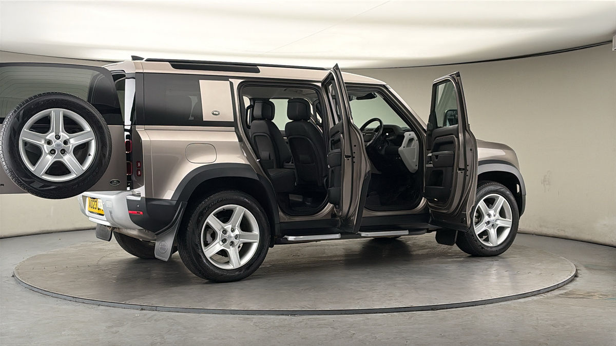 More views of Land Rover Defender 110