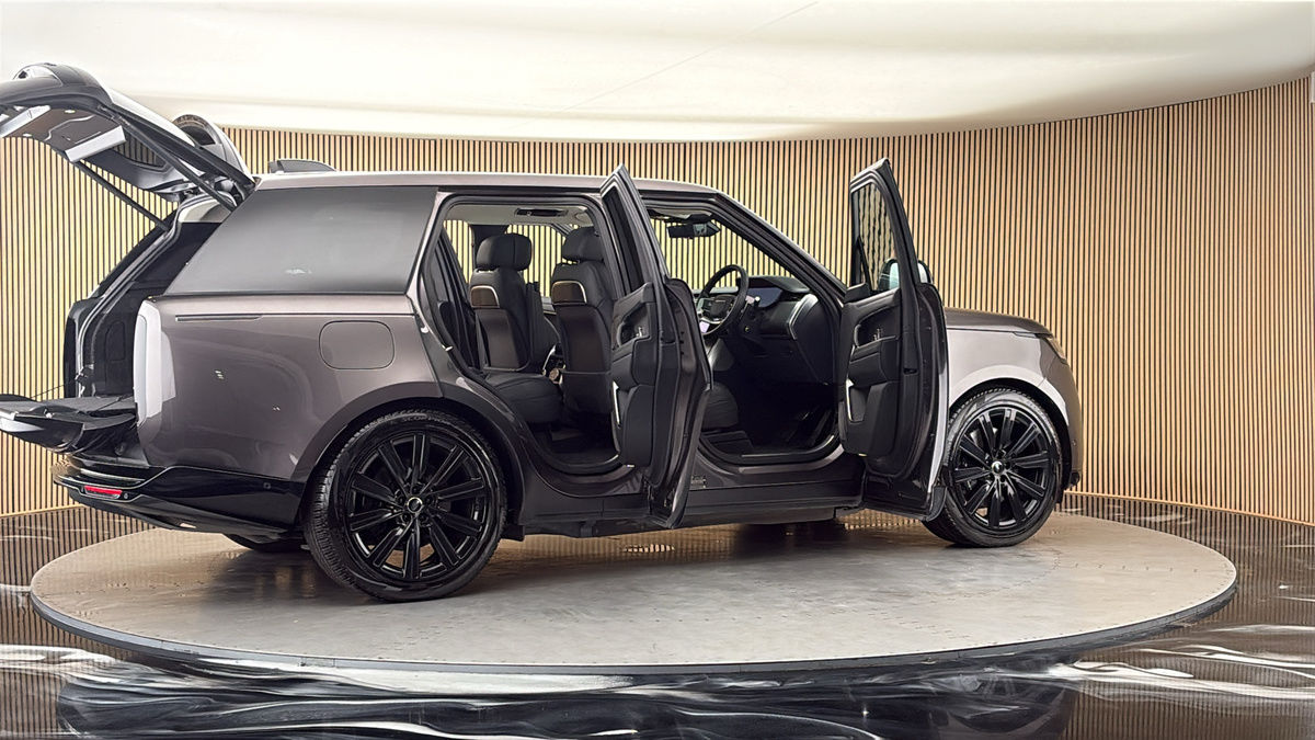 More views of Land Rover Range Rover