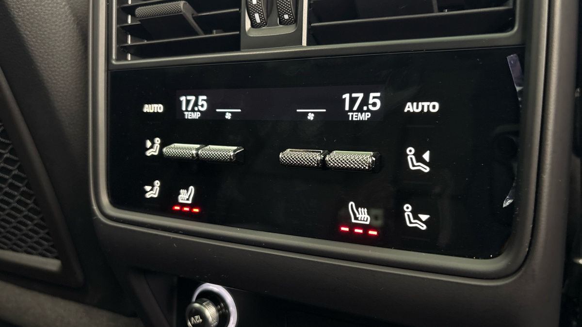 Porsche Cayenne Image 26