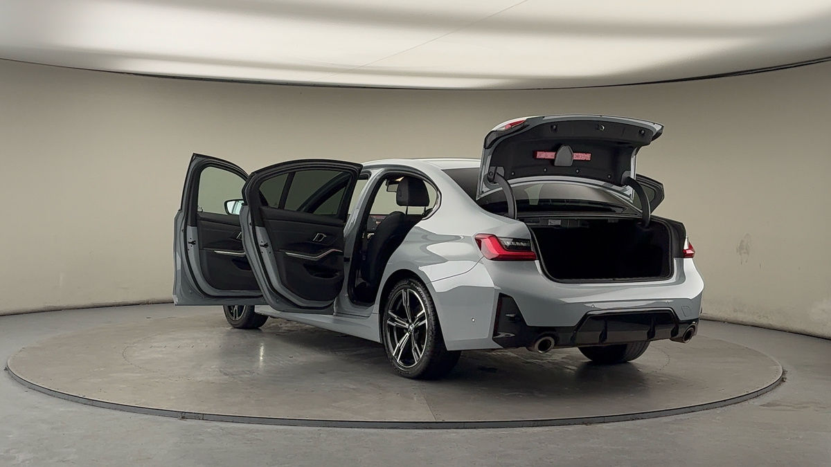 BMW 3 Series Image 23