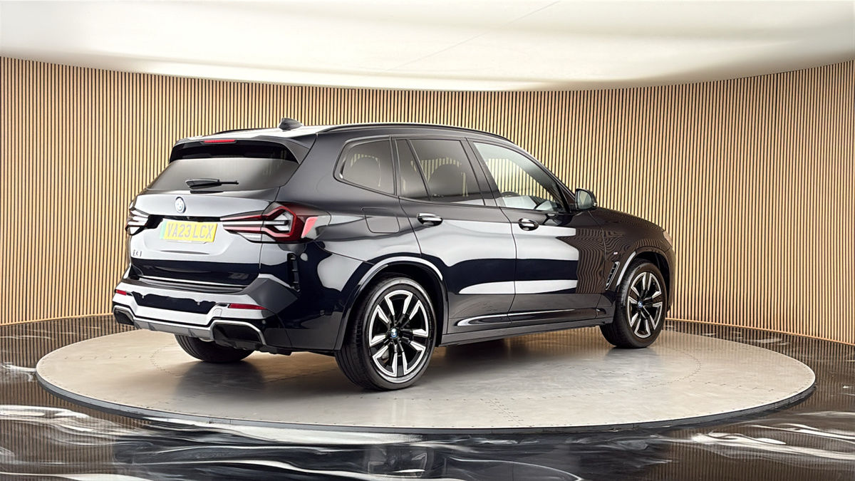 BMW iX3 Image 21
