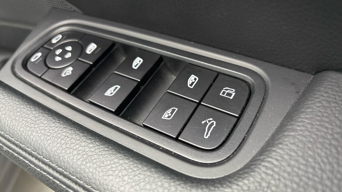 Porsche Cayenne Image 28