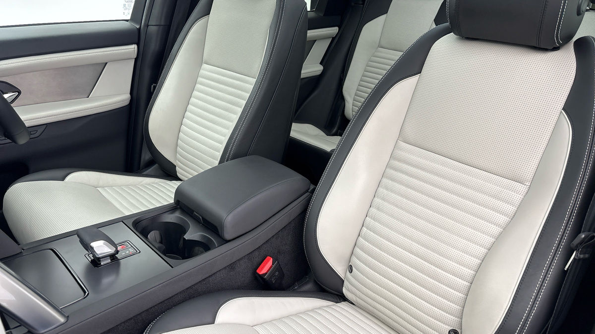 Land Rover Discovery Sport Image 7