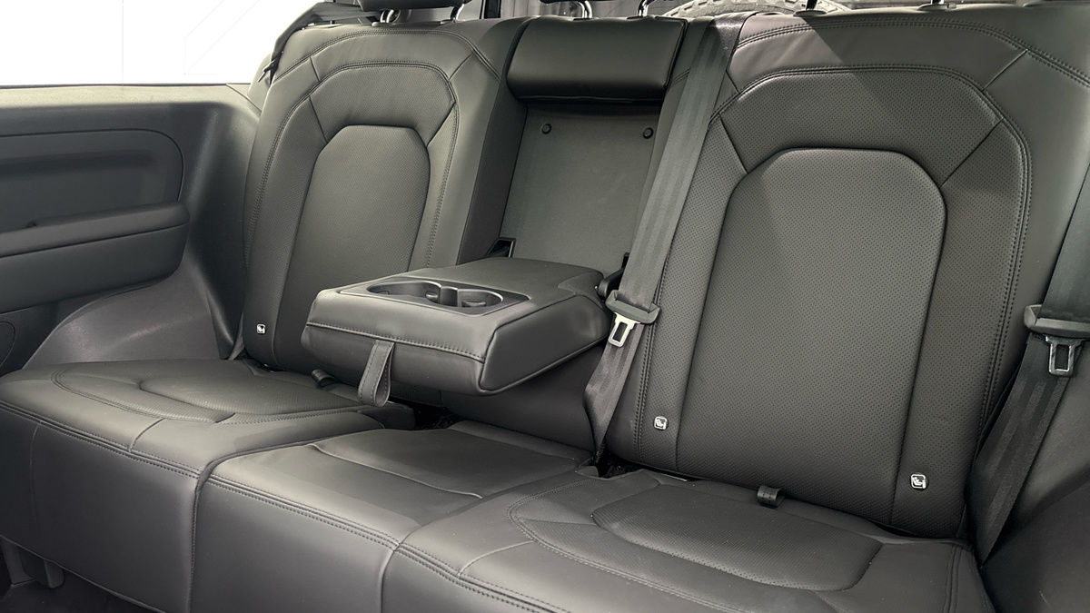 Land Rover Defender 90 Image 9