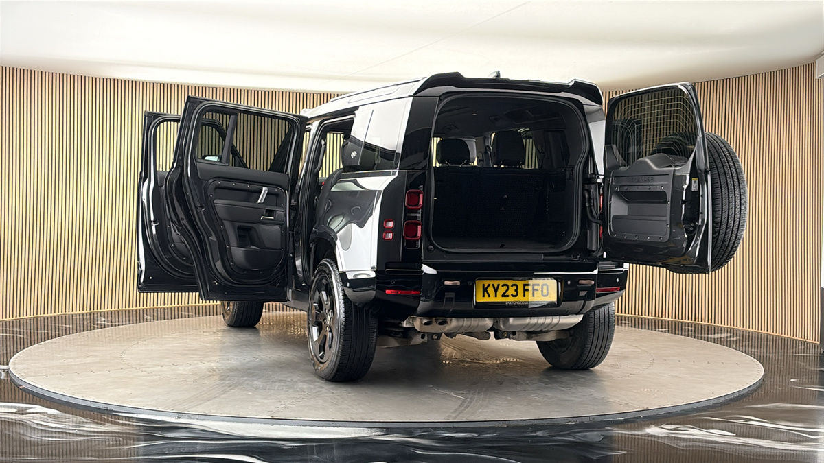 More views of Land Rover Defender 110
