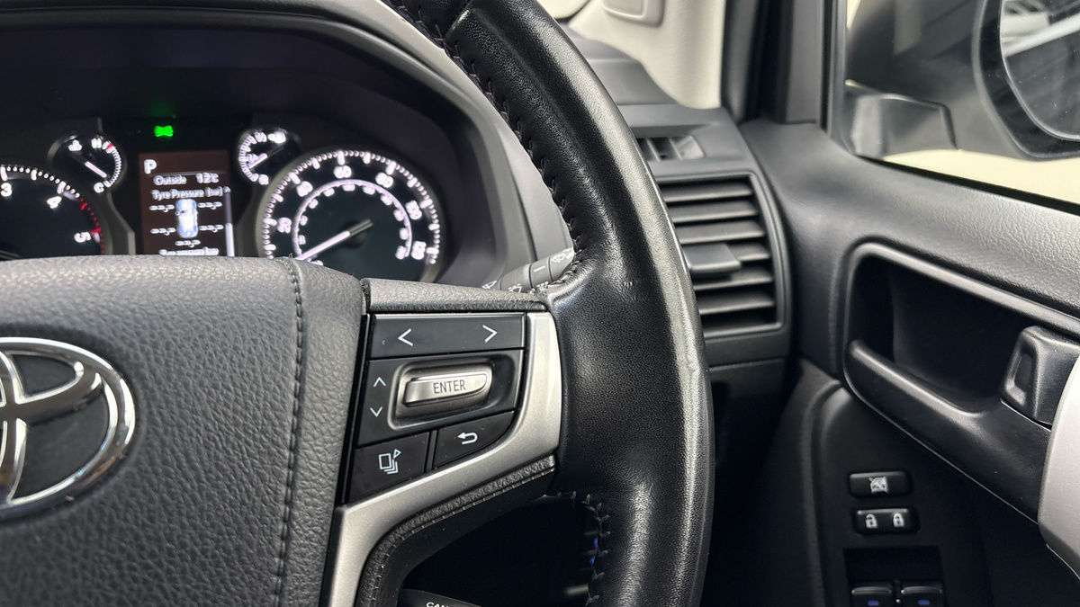 Toyota Land Cruiser Image 14