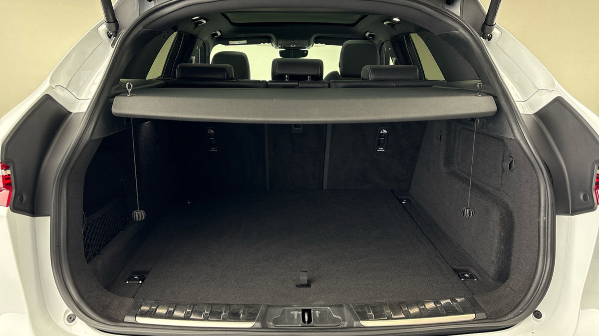 Jaguar F-PACE Image 11