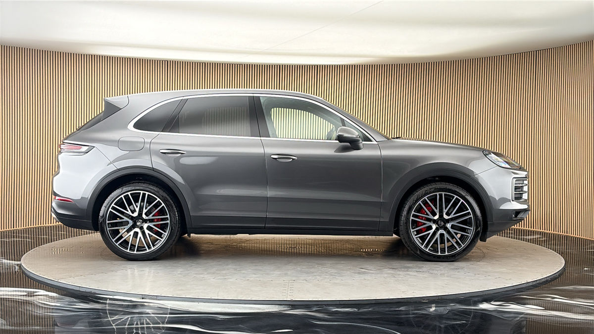Porsche Cayenne Image 16