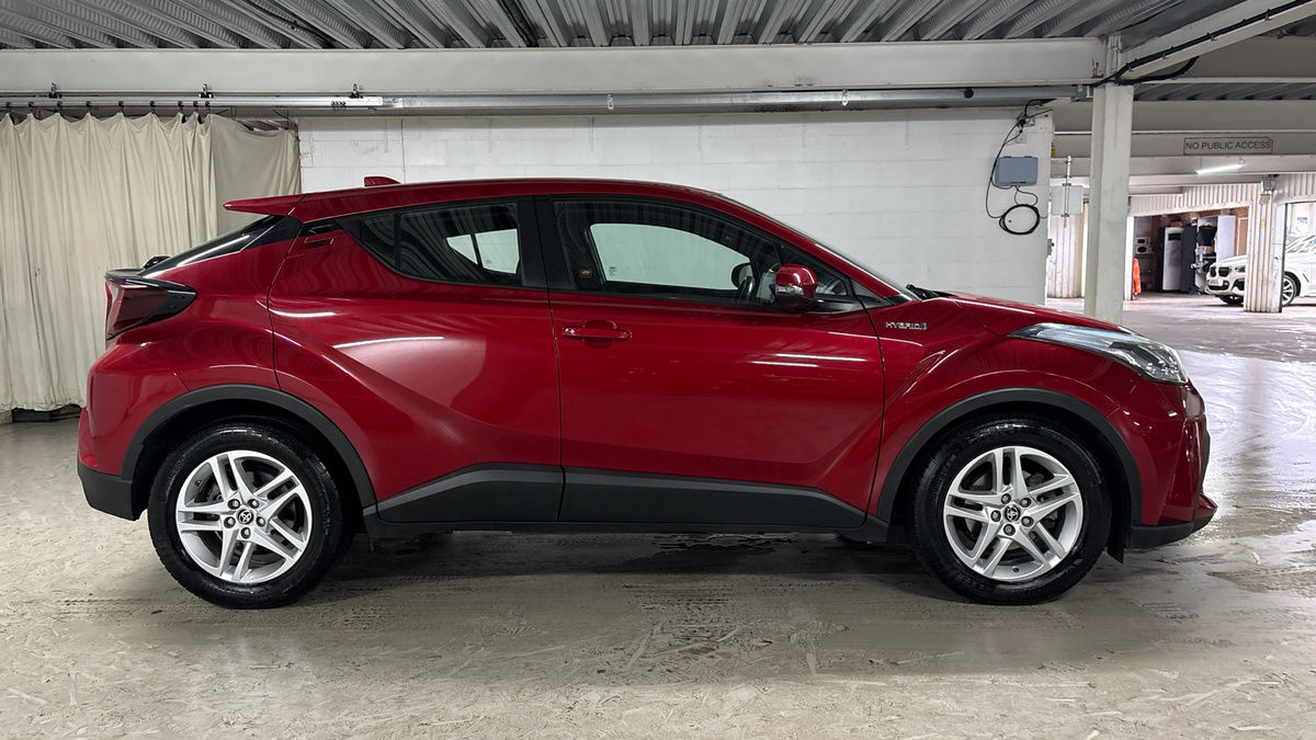 Toyota C-HR Image 16