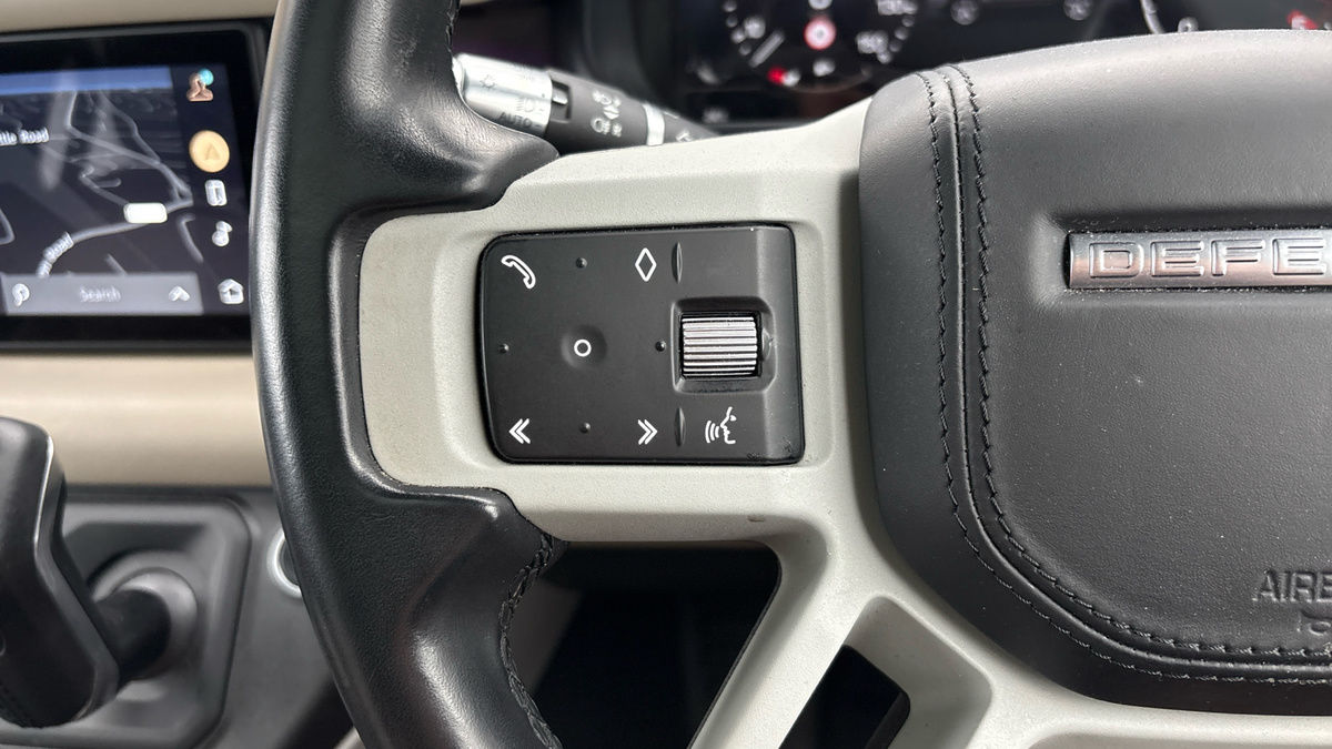 Land Rover Defender 110 Image 13