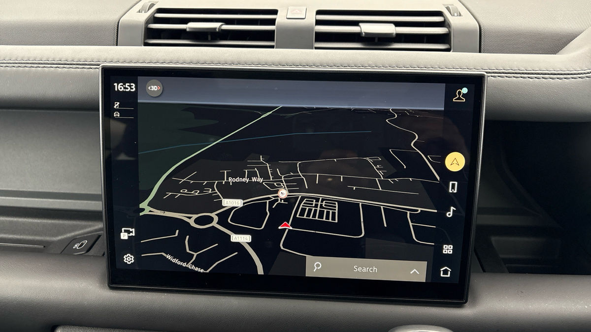 Land Rover Defender 110 Image 17