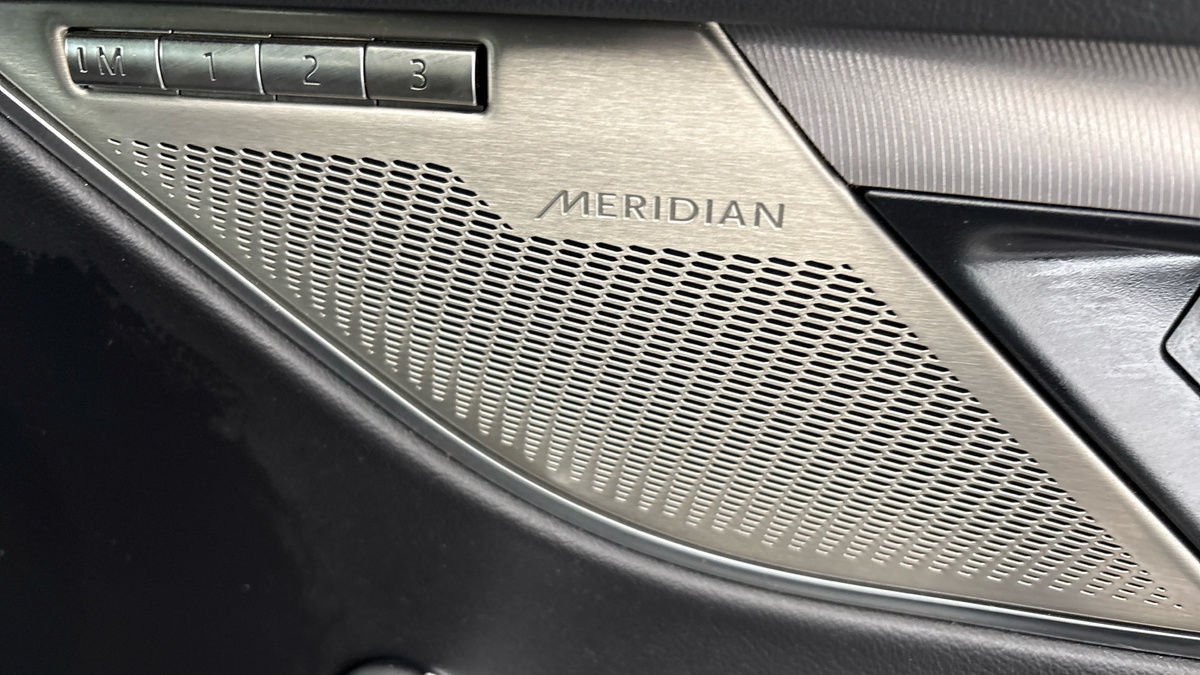 Jaguar F-PACE Image 26