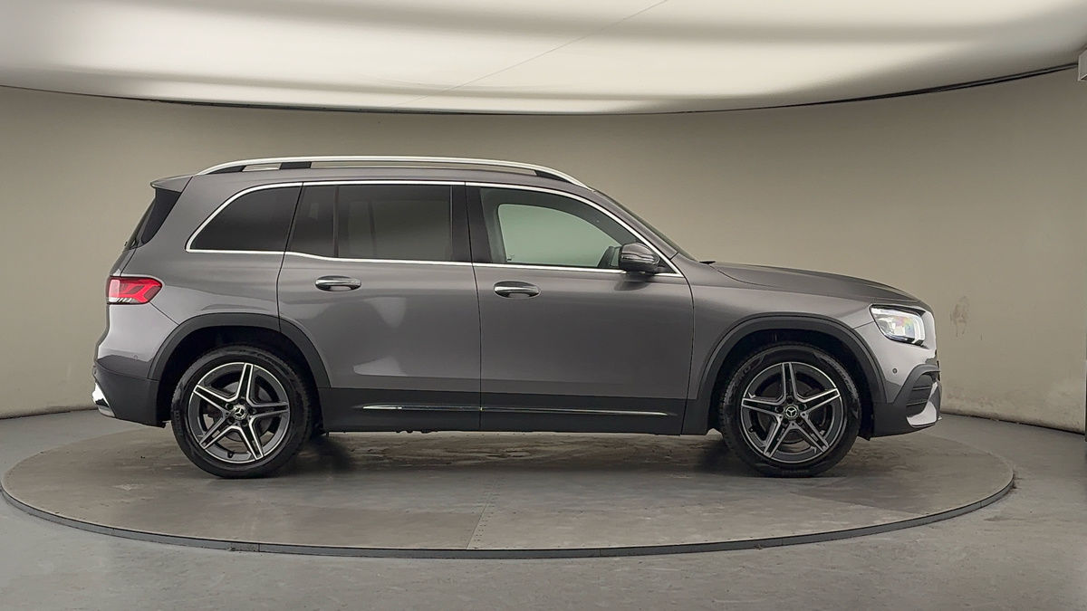 Mercedes-Benz GLB Image 16