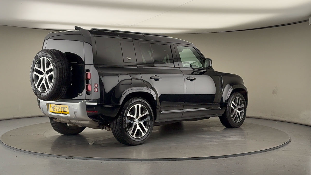 Land Rover Defender 110 Image 21