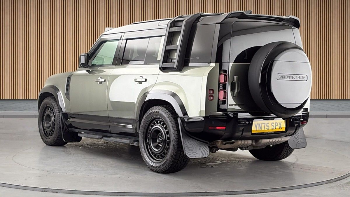 Land Rover Defender 110 Image 2